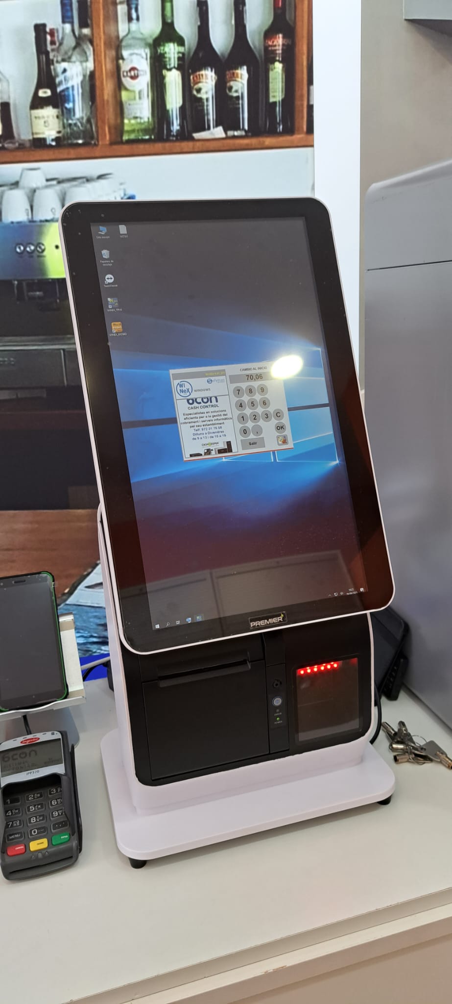 Quiosco con aplicación de caja en pantalla