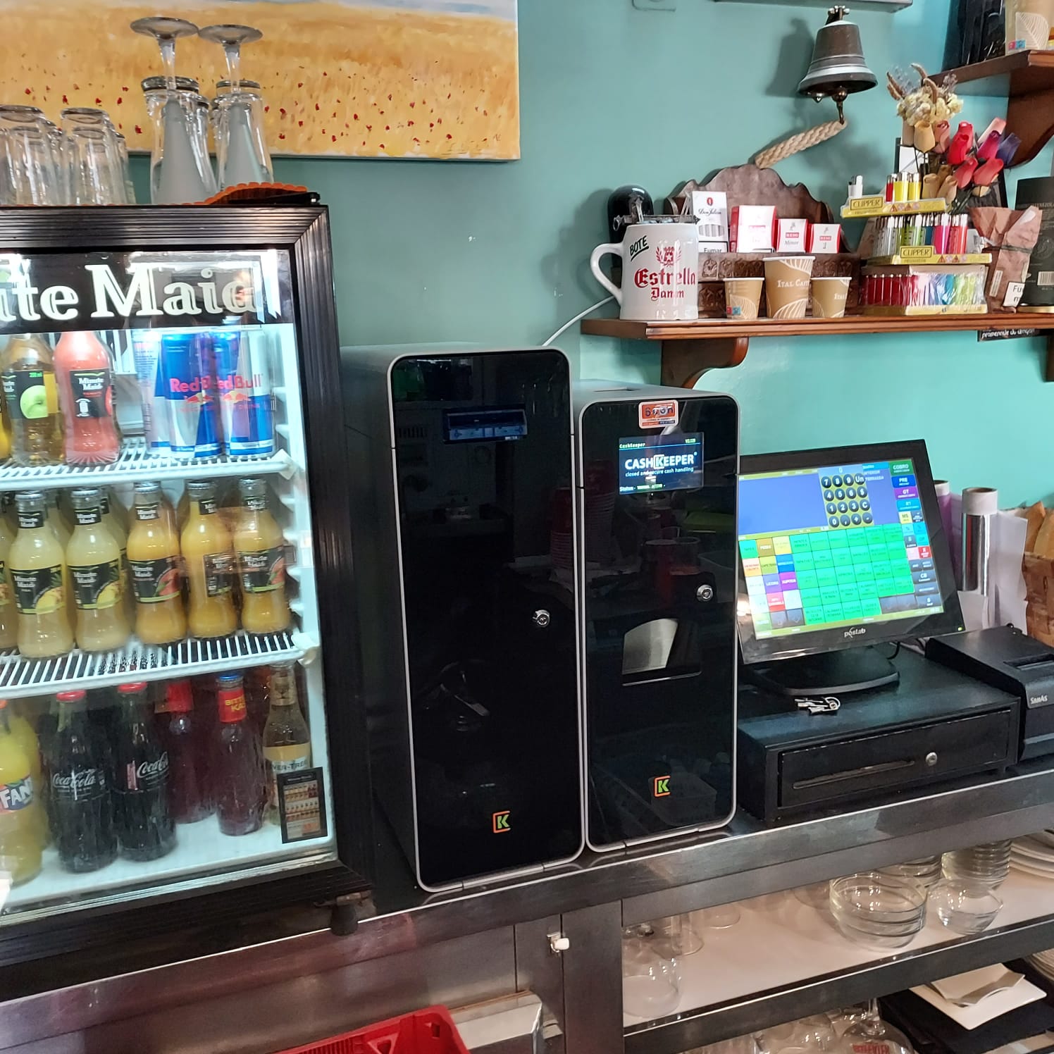 Equipo CashKeeper con terminal de venta en un local de hostelería