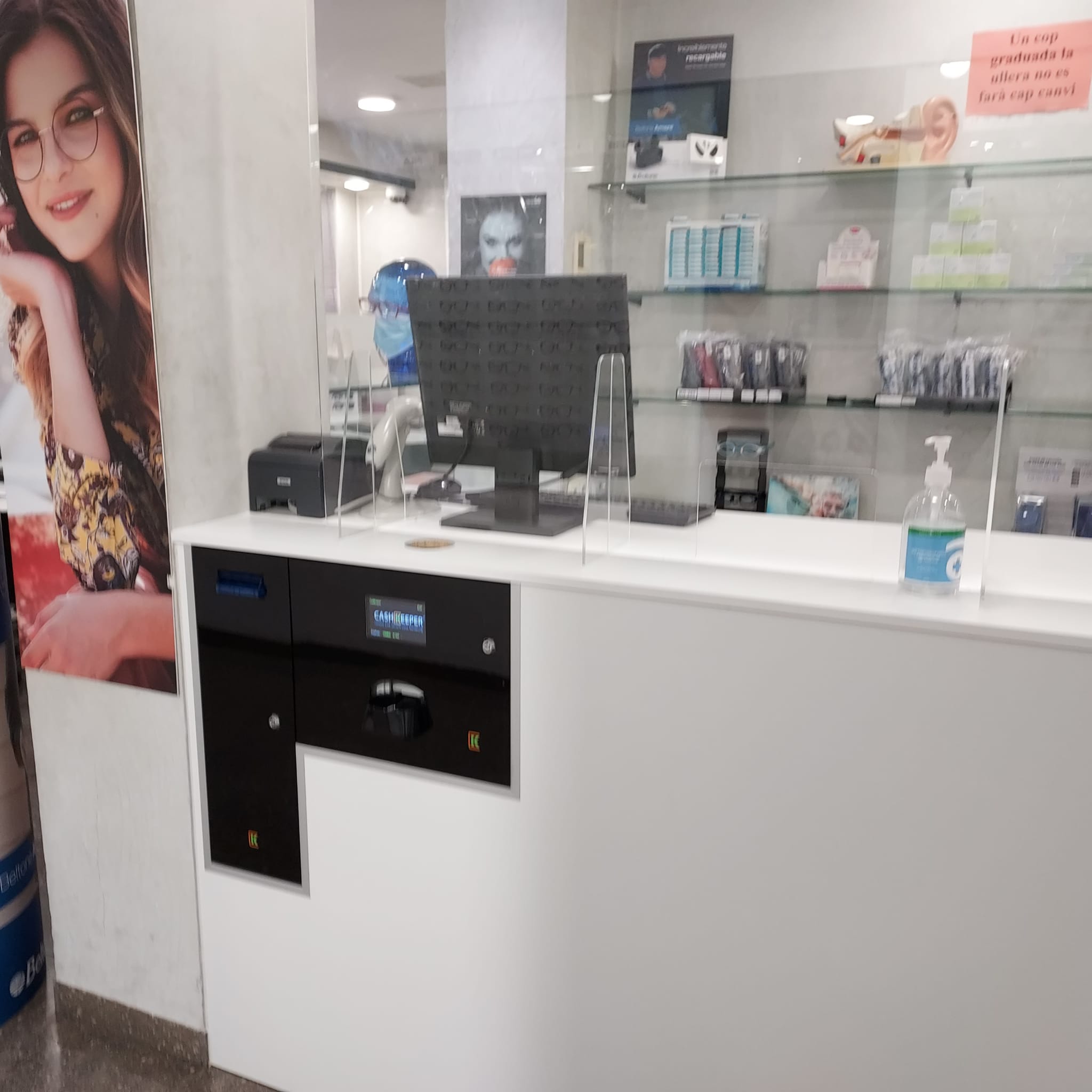 CashKeeper junto a una zona de parafarmacia
