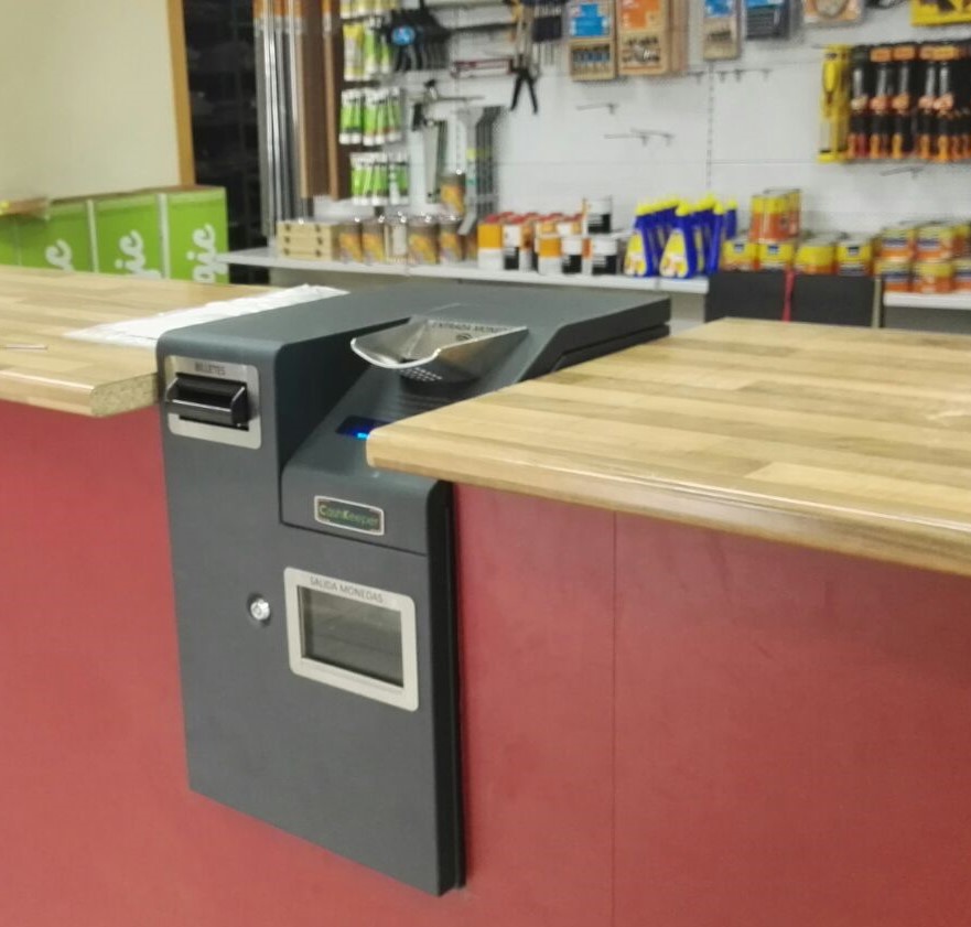 CashKeeper integrado en el mostrador de un comercio